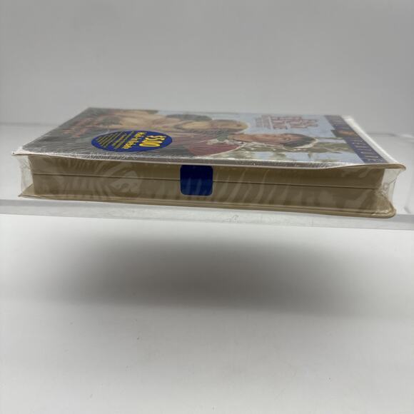 Far From Home: The Adventures of Yellow Dog (VHS, 1995) NEW SEALED Clam Shell - Picture 11 of 12